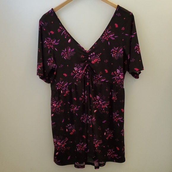 Torrid Black Floral Studio Knit Ruched Top 1X - Picture 2 of 7